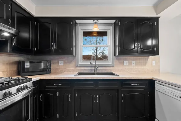 $319,900 | 3638 Glenbrooke Lane, Green Bay, WI 54301