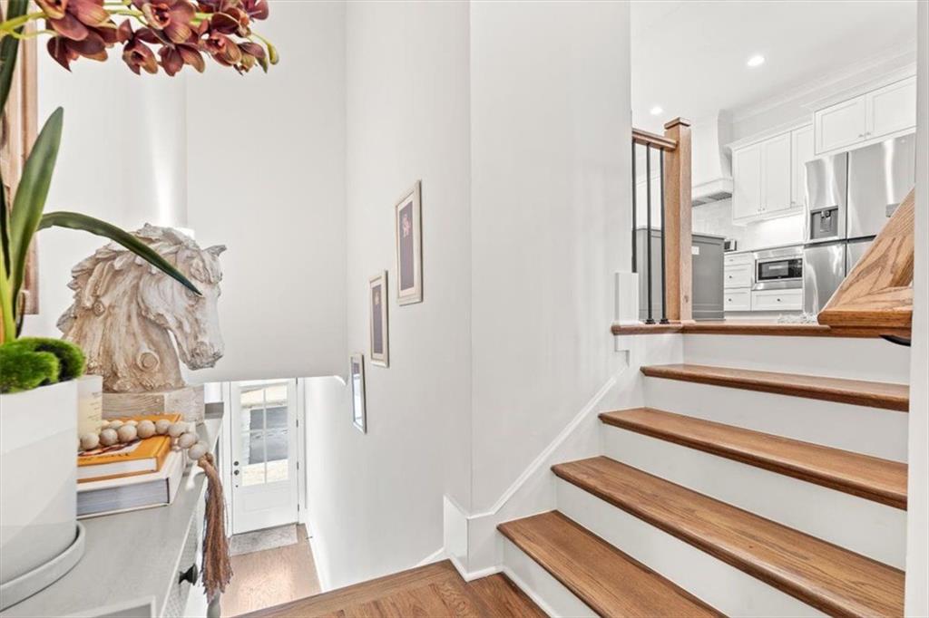 1049 Endeavour Court Marietta, GA 30064 - Photo 9 of 39 a view of a living room and entry way