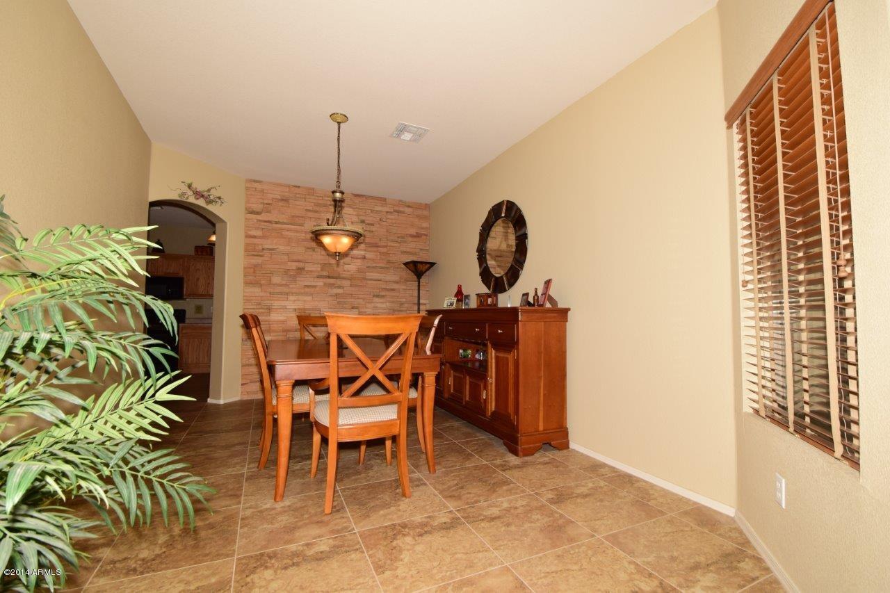 1029 South Roles Drive Gilbert, AZ 85296 - Photo 5 of 46 Dining Room