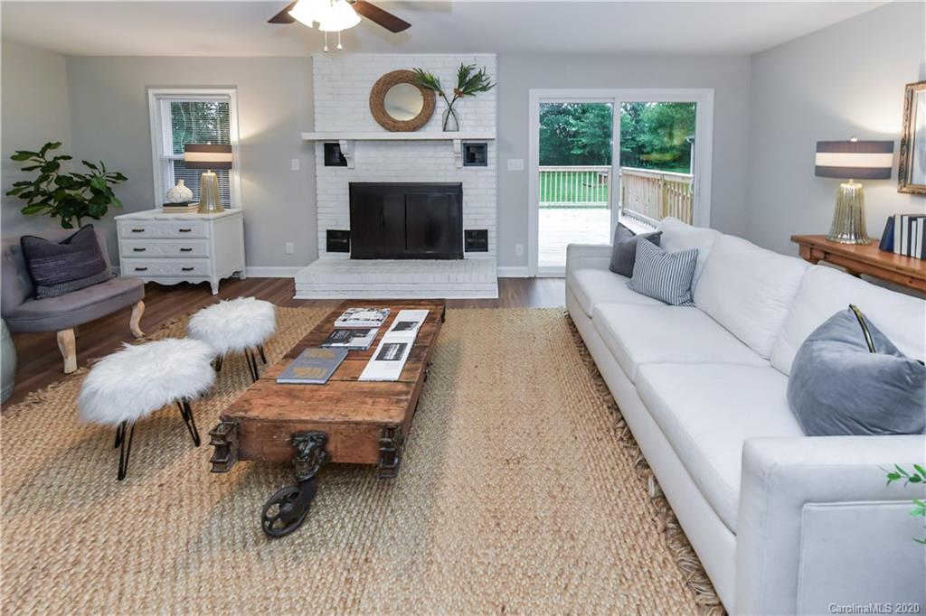 3315 Kelly Road Charlotte, NC 28216 - Photo 2 of 33 Gallery Image 2