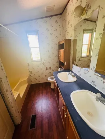 $1,375 | 421 West Cedar Street, Gordon, TX 76453