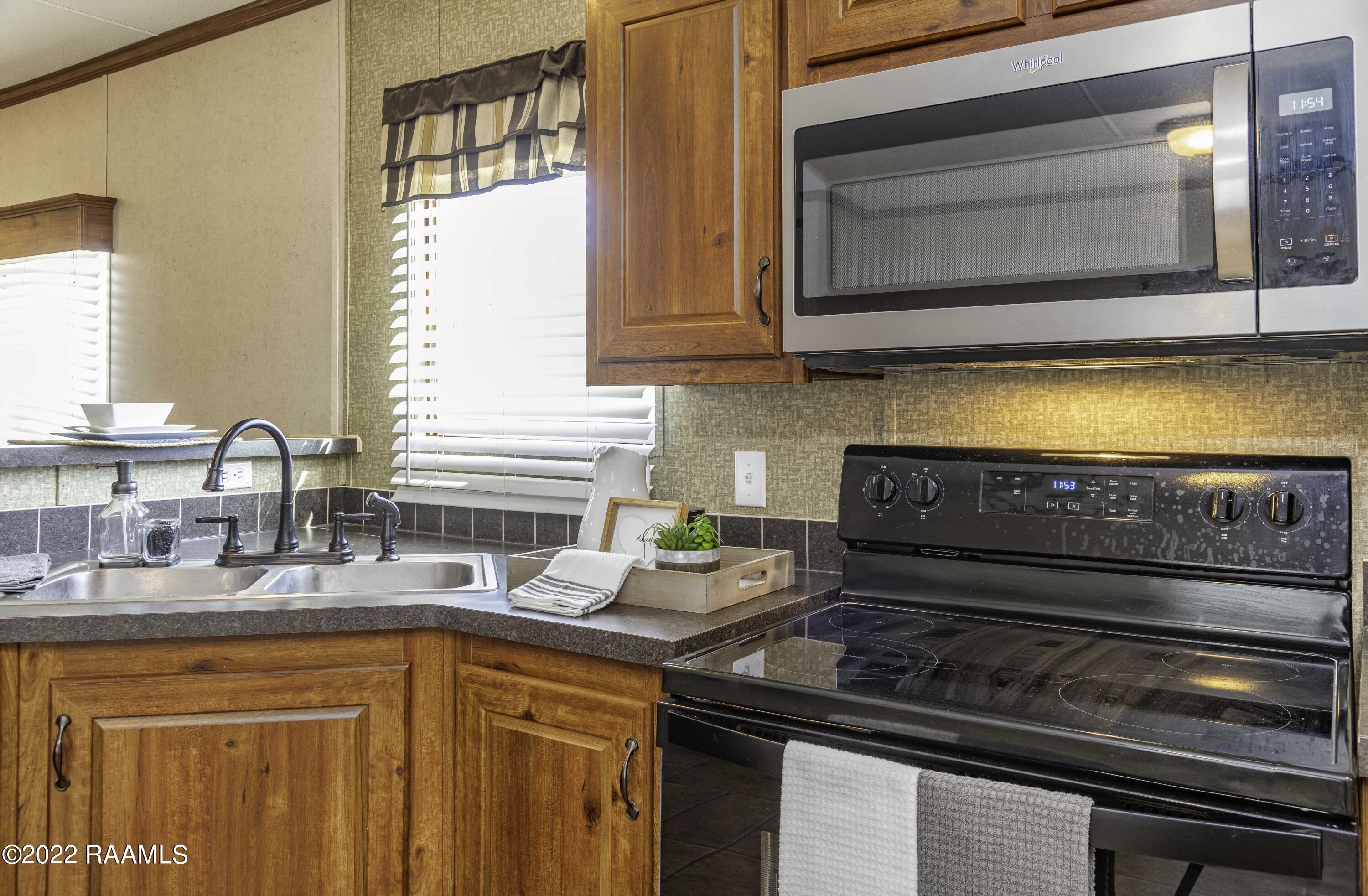 1072 Eddie Ray Road Breaux Bridge, LA 70517 - Photo 7 of 31 Kitchen 5