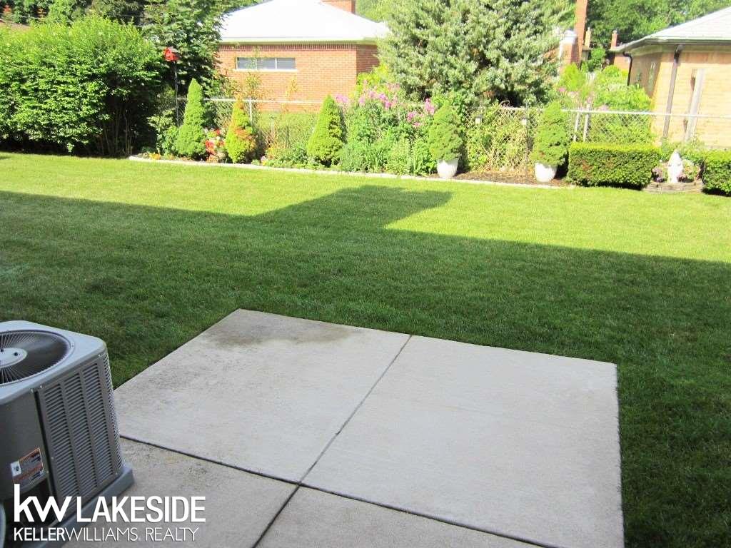 27391 Hoover Road Warren, MI 48093 - Photo 18 of 19