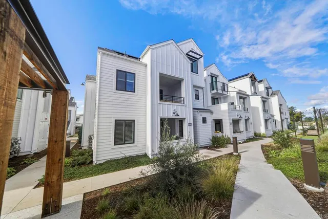 $1,225,000 | 1603 San Remo Place, Unit 105, Encinitas, CA 92024