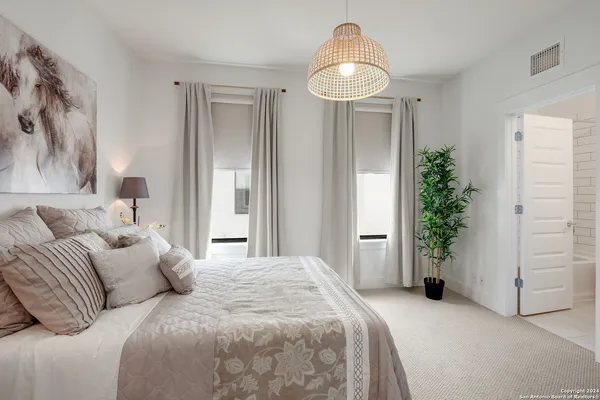 $2,600 | 426 Center Street, San Antonio, TX 78202