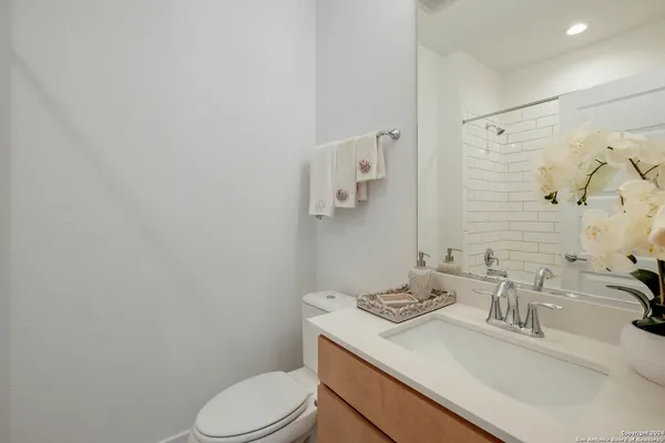 $2,600 | 426 Center Street, San Antonio, TX 78202