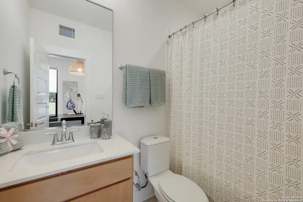 $2,600 | 426 Center Street, San Antonio, TX 78202