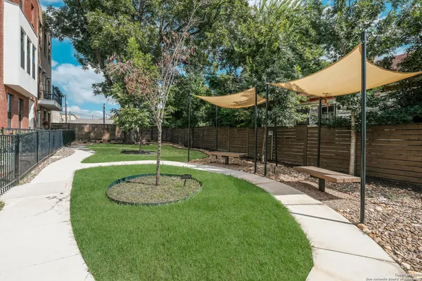 $2,600 | 426 Center Street, San Antonio, TX 78202