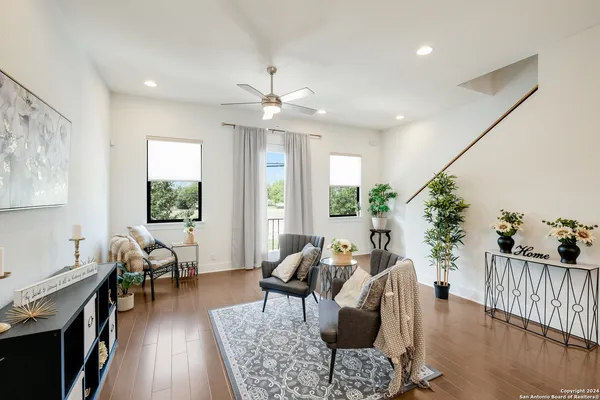 $2,600 | 426 Center Street, San Antonio, TX 78202