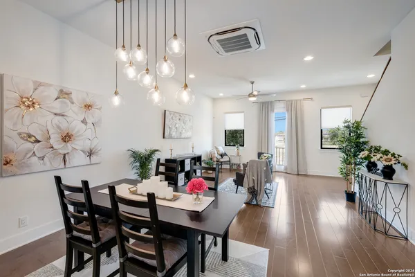 $2,600 | 426 Center Street, San Antonio, TX 78202