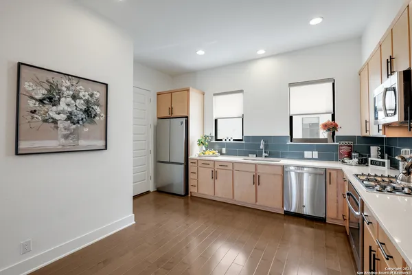 $2,600 | 426 Center Street, San Antonio, TX 78202