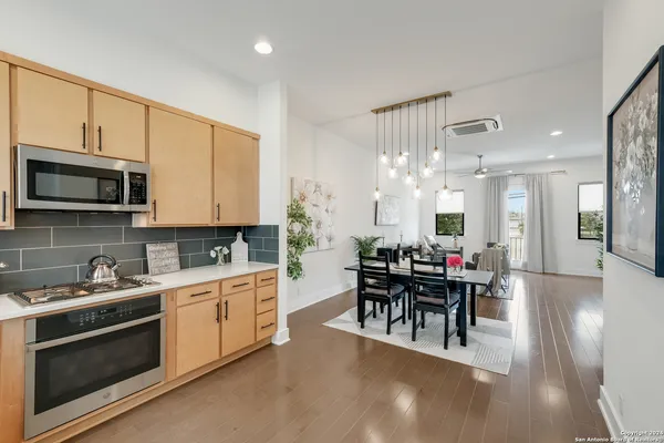 $2,600 | 426 Center Street, San Antonio, TX 78202