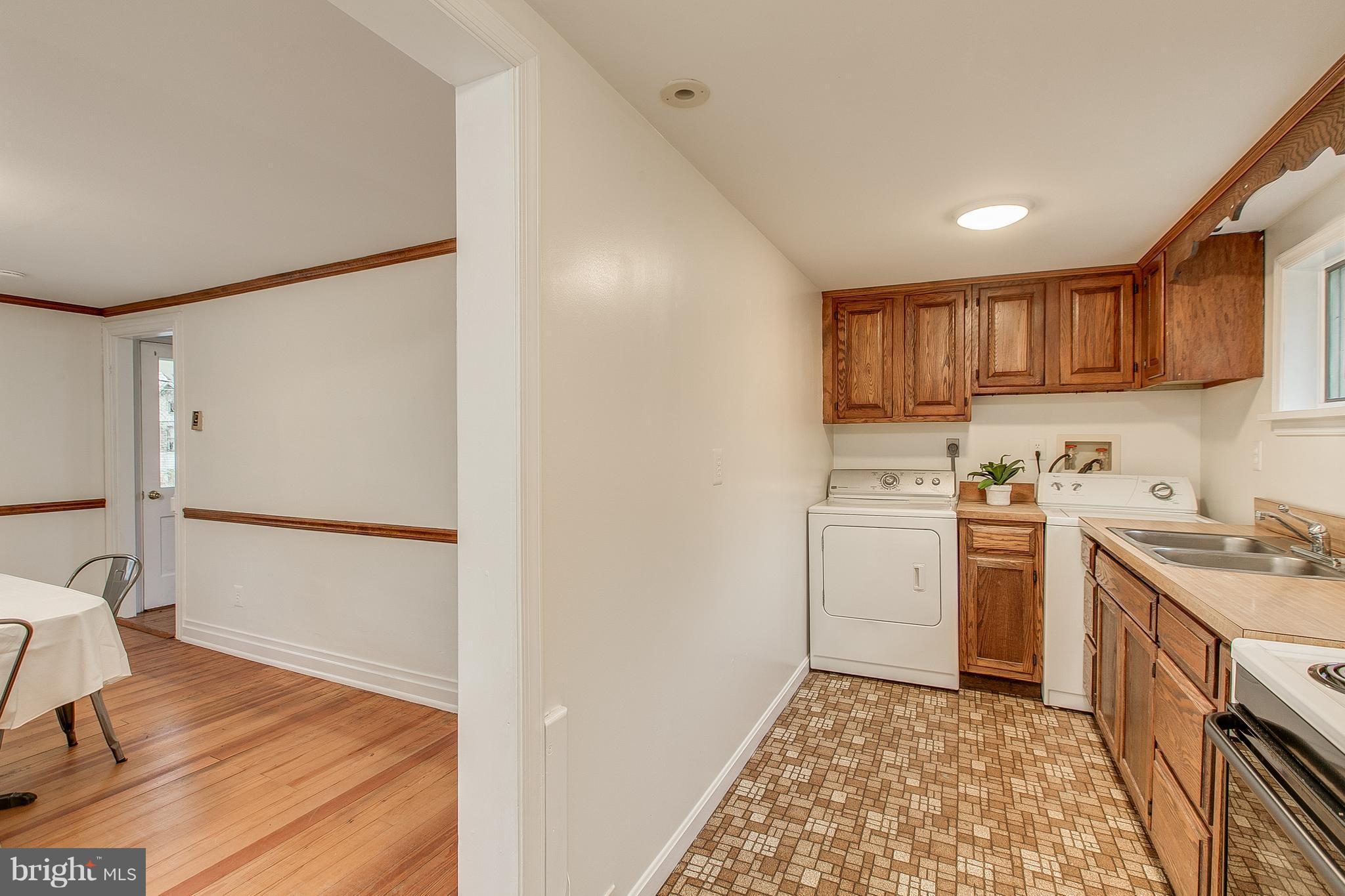 27441 Clarksburg Road Damascus, MD 20872 - Photo 9 of 25 Kitchen