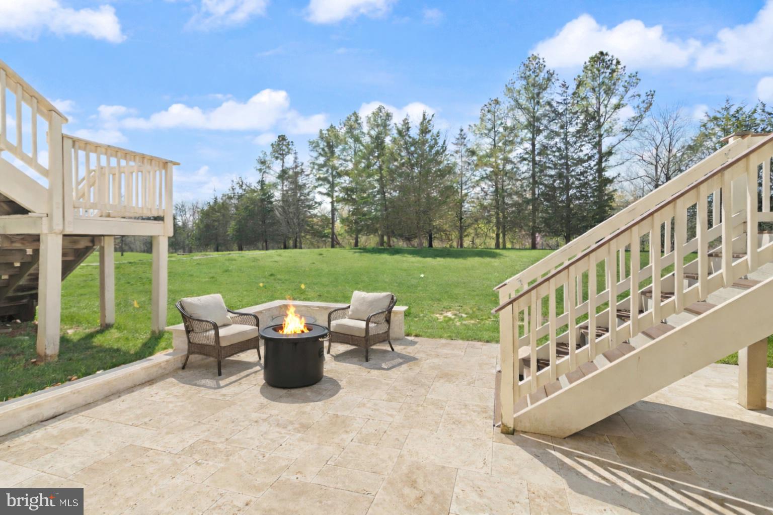 5652 Wheelwright Way Haymarket, VA 20169 - Photo 31 of 32 a view of a chair and table on the patio