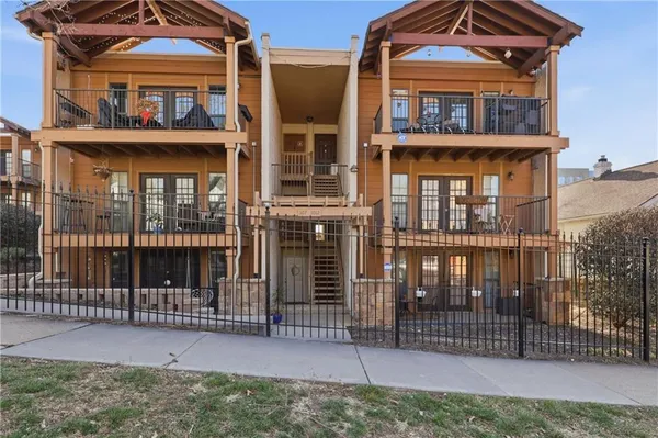 $192,500 | 4727 Jarboe Street, Unit 102, Kansas City, MO 64112