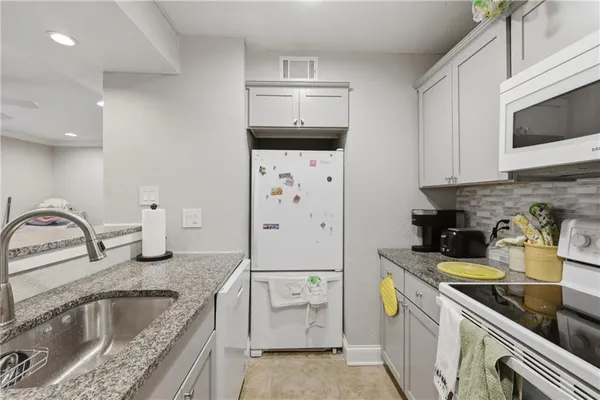 $192,500 | 4727 Jarboe Street, Unit 102, Kansas City, MO 64112