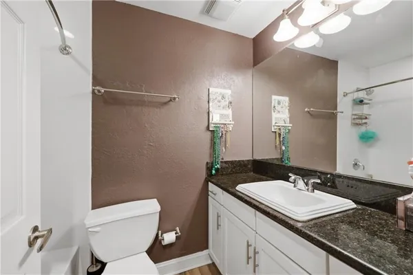 $192,500 | 4727 Jarboe Street, Unit 102, Kansas City, MO 64112