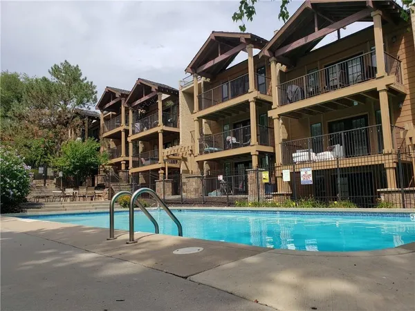 $192,500 | 4727 Jarboe Street, Unit 102, Kansas City, MO 64112