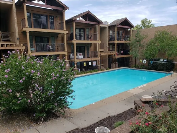 $192,500 | 4727 Jarboe Street, Unit 102, Kansas City, MO 64112