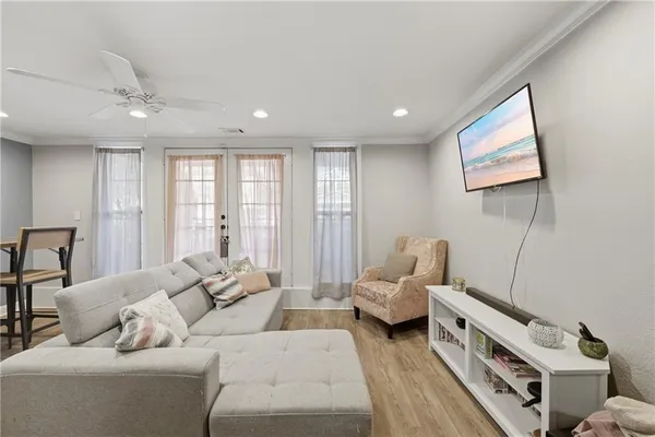 $192,500 | 4727 Jarboe Street, Unit 102, Kansas City, MO 64112