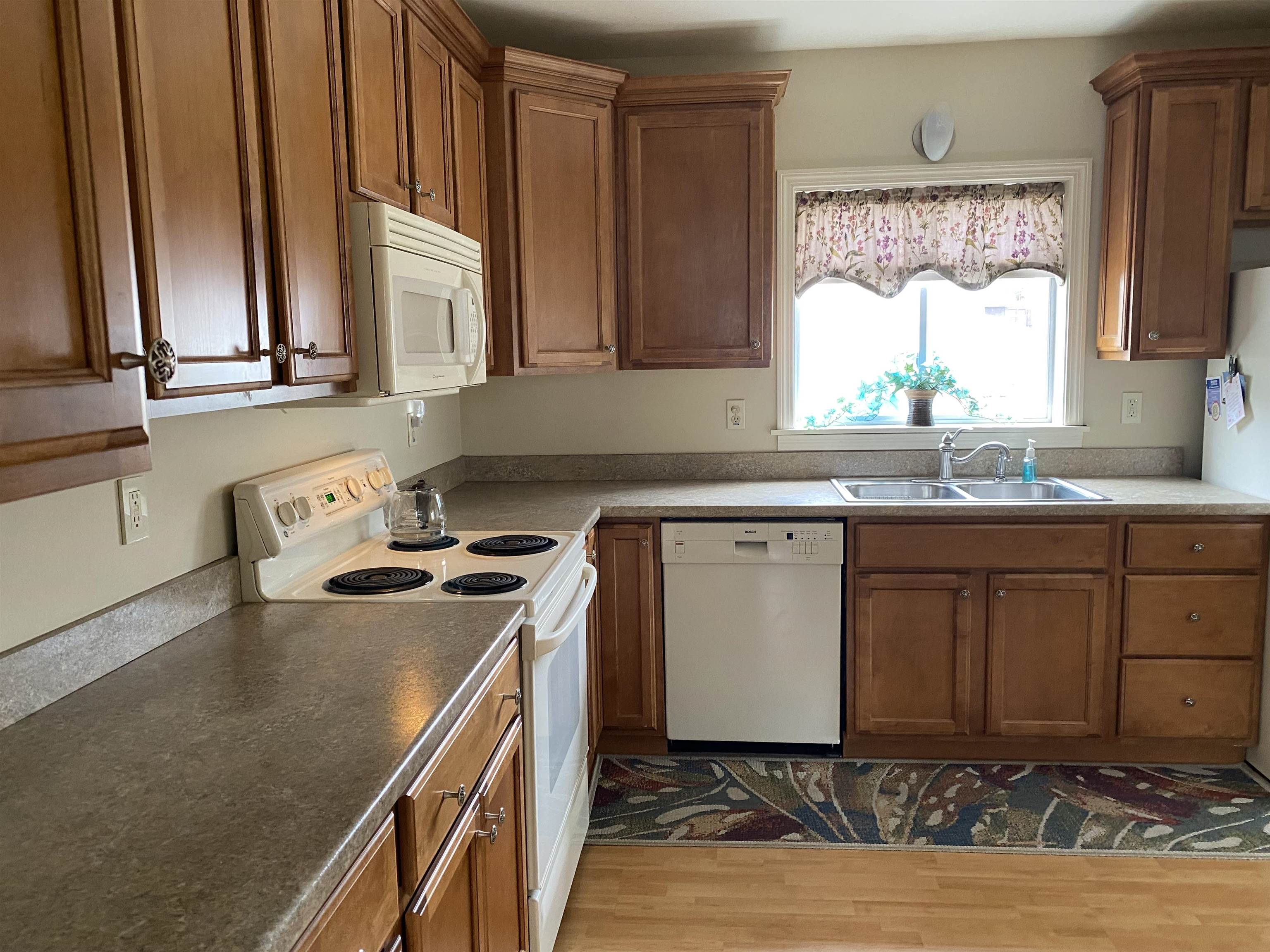 38 East Proctor Road Rutland Town, VT 05736 - Photo 4 of 10