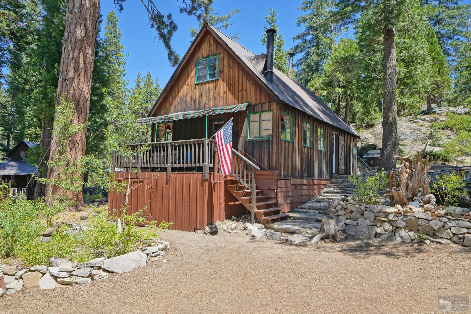 26 Sciots Tract Twin Bridges, CA 95735 - Photo 2 of 27 a front view of a house with garden