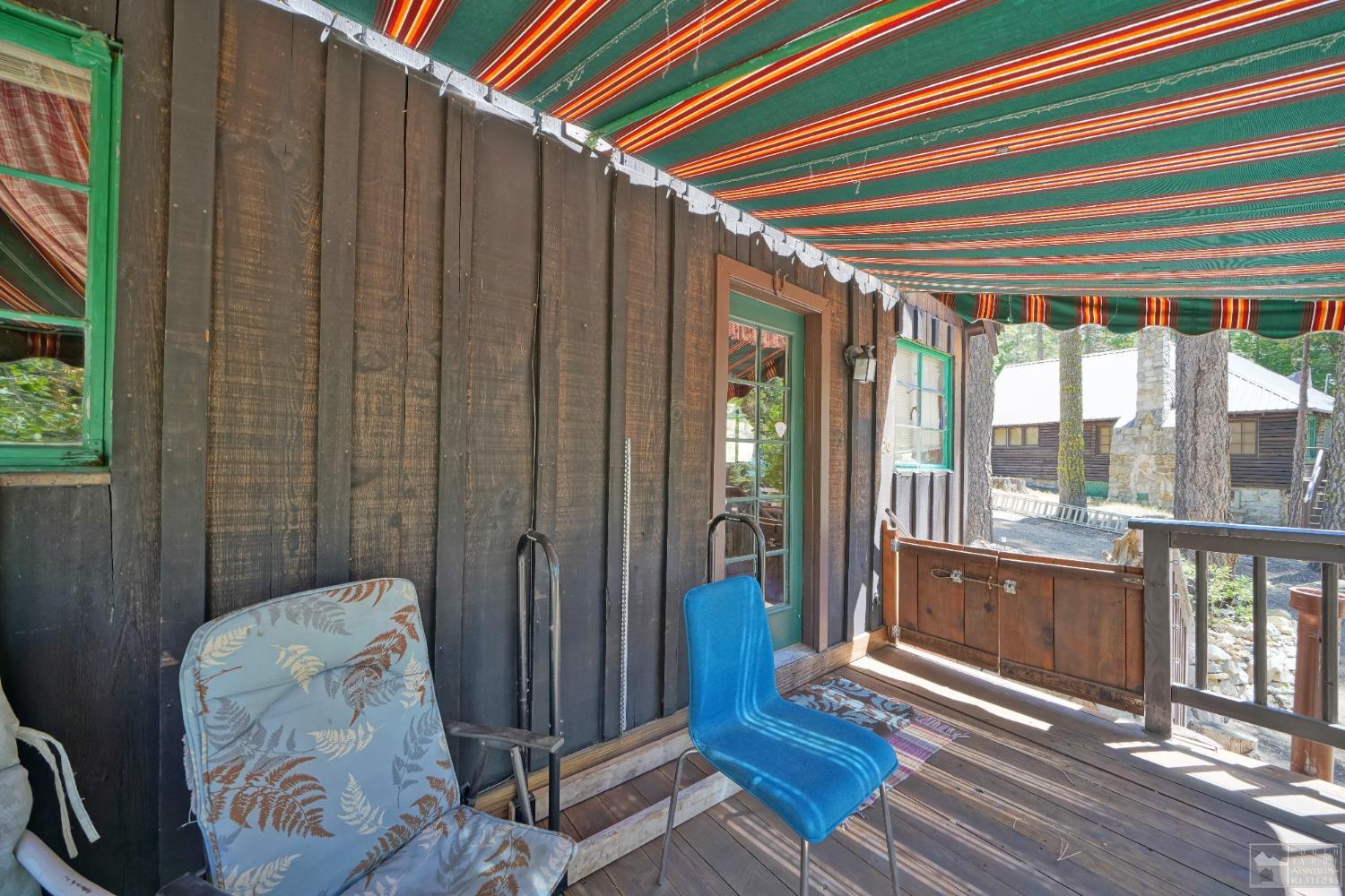 26 Sciots Tract Twin Bridges, CA 95735 - Photo 4 of 27 a room with furniture and a wooden floor