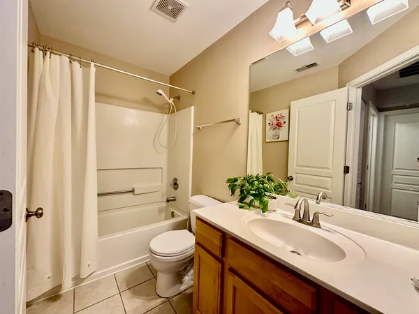 $2,600 | 3329 Bromley Lane, Unit 3329, Aurora, IL 60502