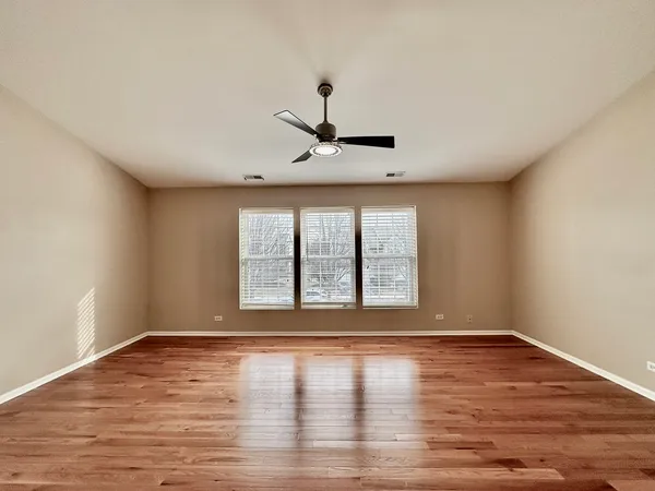 $2,600 | 3329 Bromley Lane, Unit 3329, Aurora, IL 60502