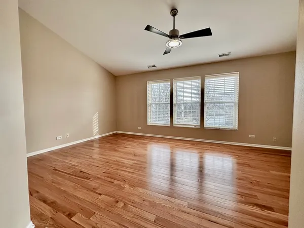 $2,600 | 3329 Bromley Lane, Unit 3329, Aurora, IL 60502