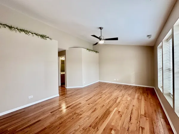 $2,600 | 3329 Bromley Lane, Unit 3329, Aurora, IL 60502