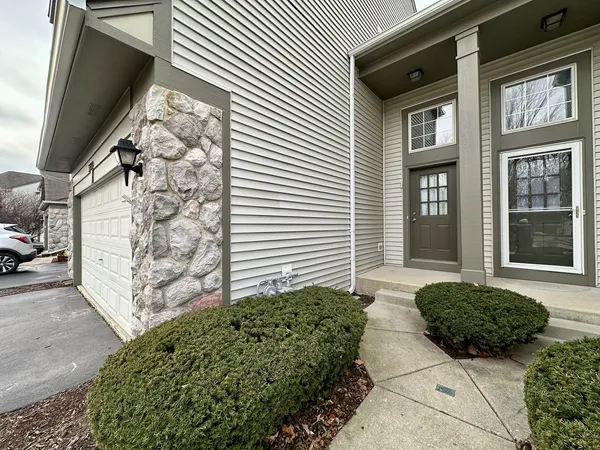 $2,600 | 3329 Bromley Lane, Unit 3329, Aurora, IL 60502