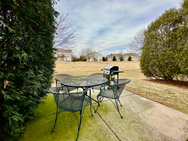 $2,600 | 3329 Bromley Lane, Unit 3329, Aurora, IL 60502