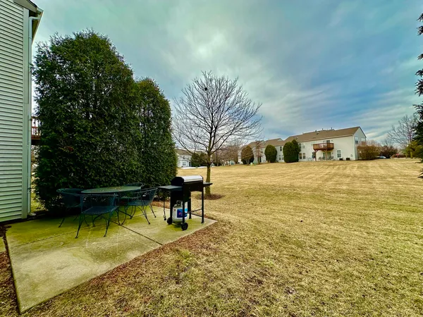 $2,600 | 3329 Bromley Lane, Unit 3329, Aurora, IL 60502