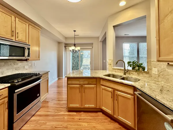 $2,600 | 3329 Bromley Lane, Unit 3329, Aurora, IL 60502