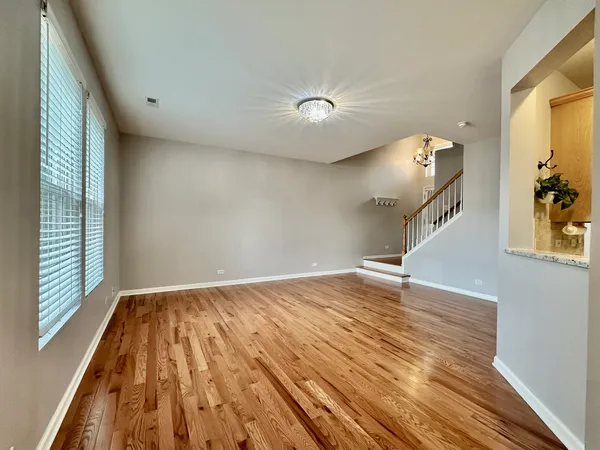 $2,600 | 3329 Bromley Lane, Unit 3329, Aurora, IL 60502