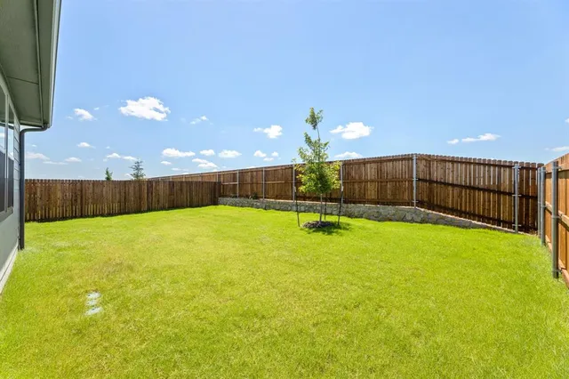 $2,100 | 1102 Butterfly Dl Drive, Lavon, TX 75166