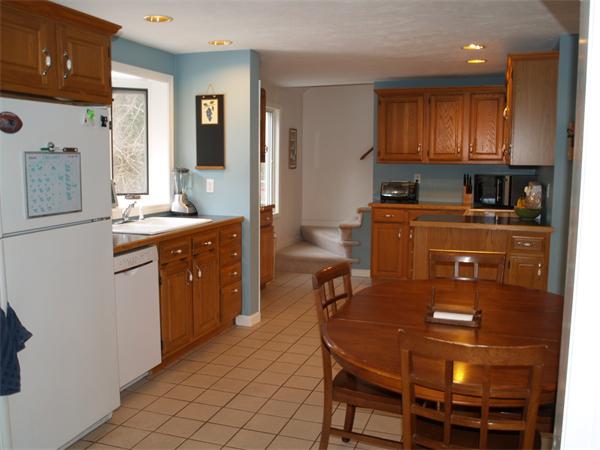 12 Raymond Road Chelmsford, MA 01824 - Photo 3 of 21