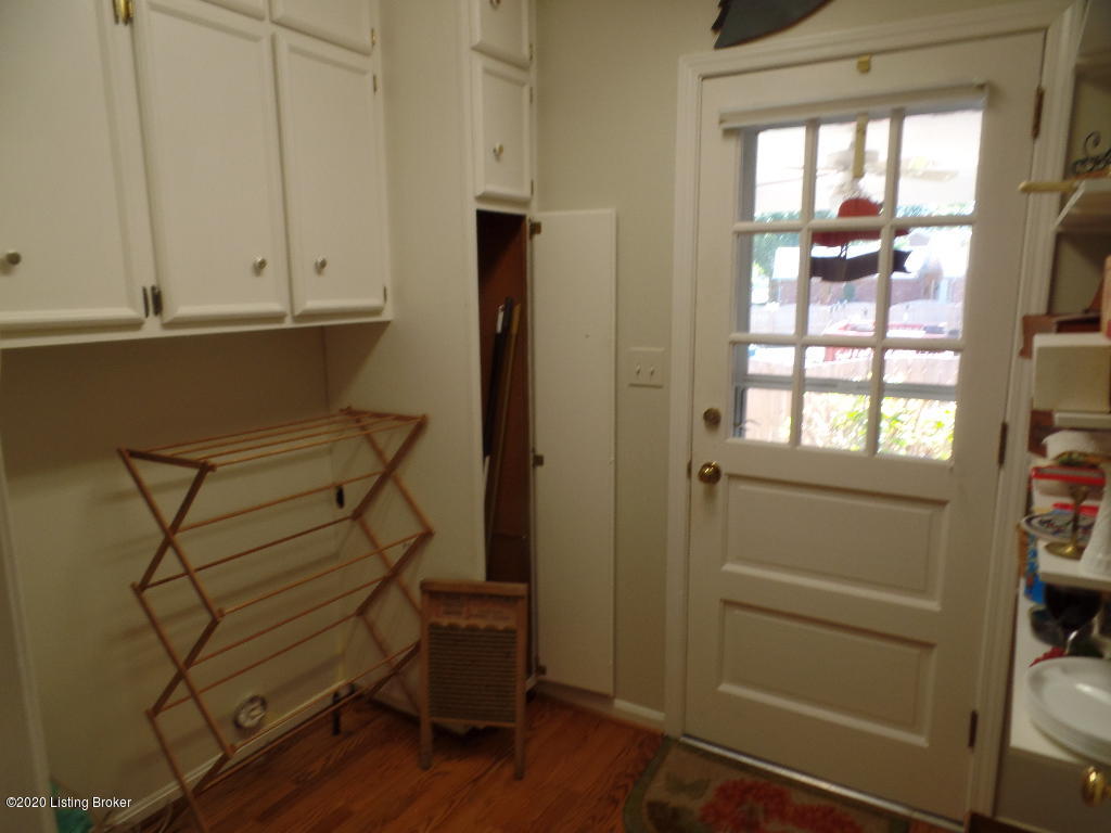 705 Farmingham Road Louisville, KY 40243 - Photo 14 of 29 SAM_2777