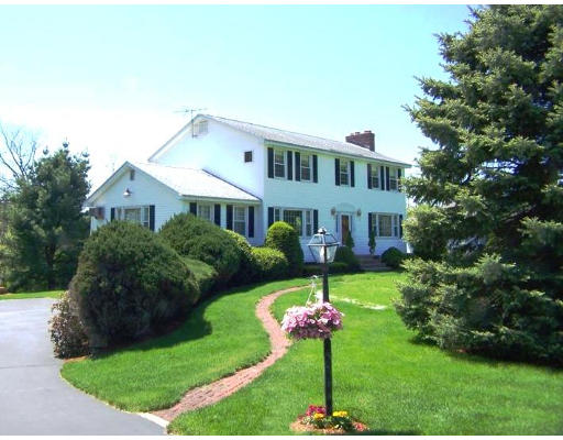 42 Greenwood Road Andover, MA 01810 - Photo 1 of 26 Gallery Image 1