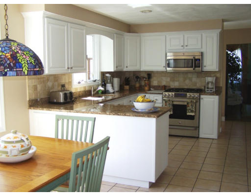 42 Greenwood Road Andover, MA 01810 - Photo 4 of 26 Gallery Image 4