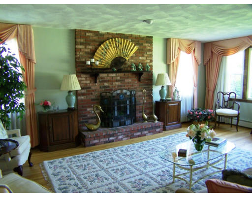 42 Greenwood Road Andover, MA 01810 - Photo 8 of 26 Gallery Image 8
