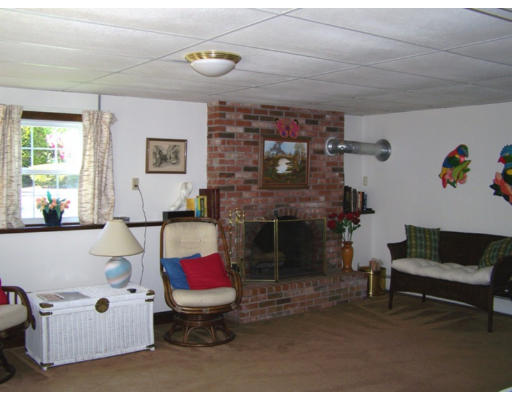 42 Greenwood Road Andover, MA 01810 - Photo 10 of 26 Gallery Image 10