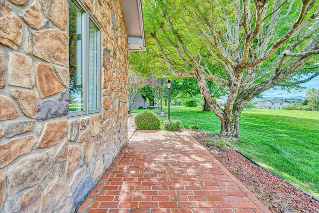 $825,000 | 283 Orchard Lake Drive, Daleville, VA 24083