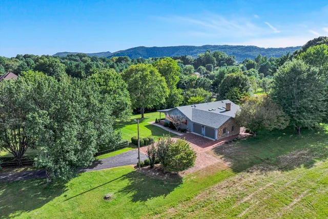 $825,000 | 283 Orchard Lake Drive, Daleville, VA 24083