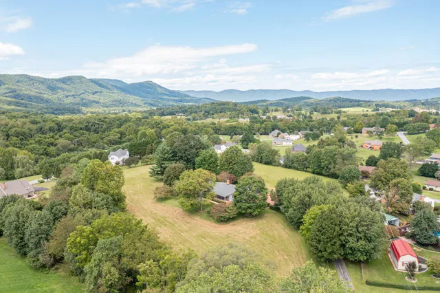 $825,000 | 283 Orchard Lake Drive, Daleville, VA 24083