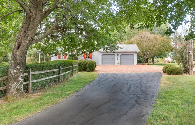 $825,000 | 283 Orchard Lake Drive, Daleville, VA 24083