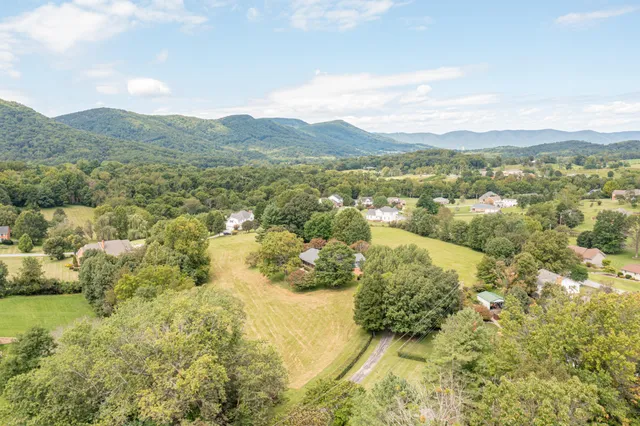 $825,000 | 283 Orchard Lake Drive, Daleville, VA 24083