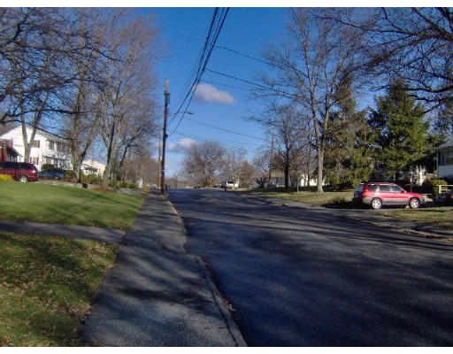 35 Roundtop Road Framingham, MA 01701 - Photo 3 of 3 Gallery Image 3