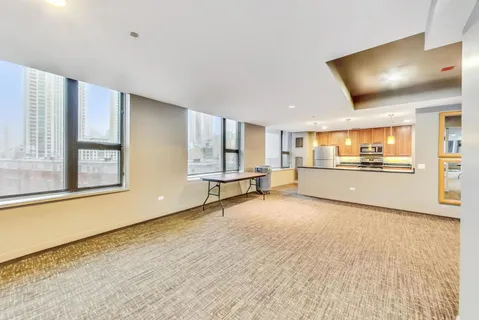 $550,000 | 400 North Clinton Street, Unit 401, Chicago, IL 60654